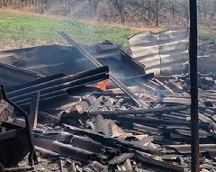 Polícia procura por suspeito de homicídio em incêndio no Morro Alto